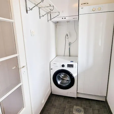 Kaepylinna A&b - 18 Hloe, Both Sides, Himos Laensihuippu