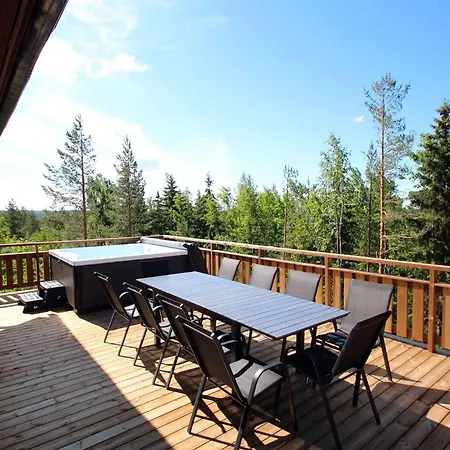 Kaepylinna A&b - 18 Hloe, Both Sides, Himos Laensihuippu