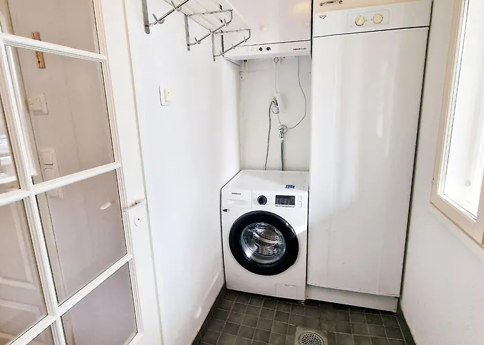 Kaepylinna A&b - 18 Hloe, Both Sides, Himos Laensihuippu