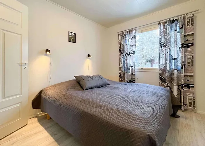 Kaepylinna A&b - 18 Hloe, Both Sides, Himos Laensihuippu *